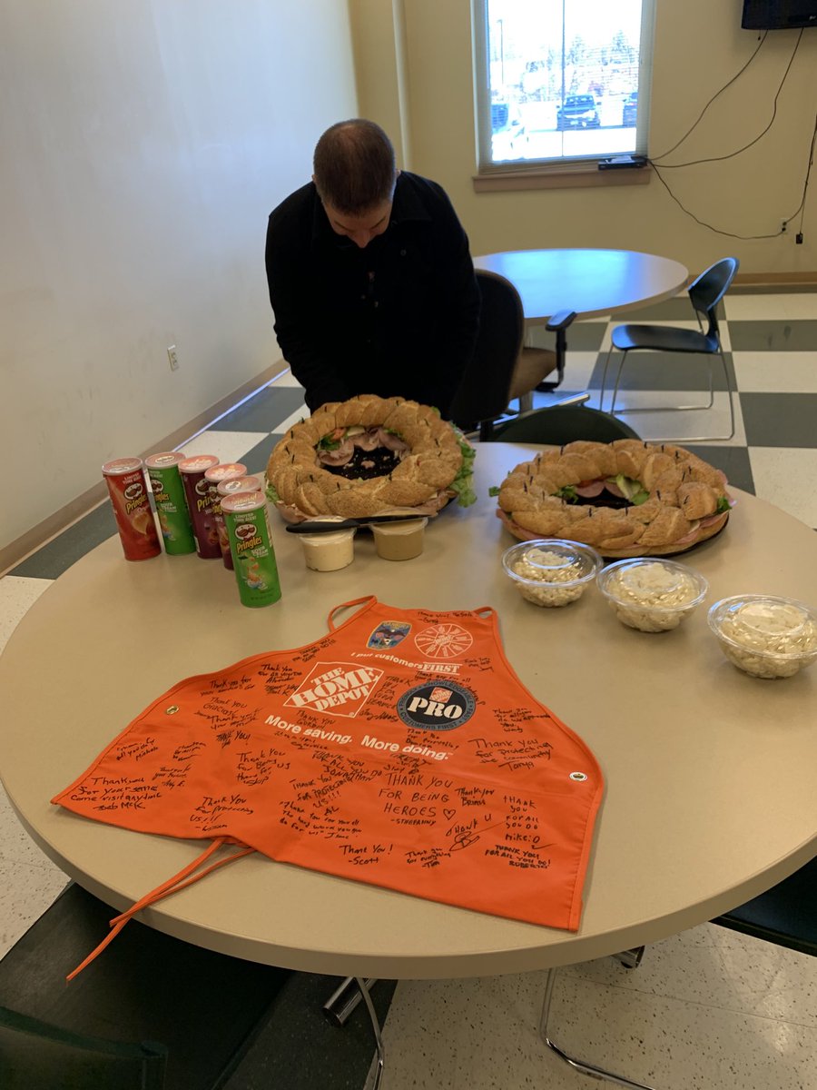 jimv70789506's tweet photo. Danbury 6209 showing our appreciation for all members of the Danbury Police Department, thank you all for everything you do for the community https://t.co/IhhQ5YiwIq