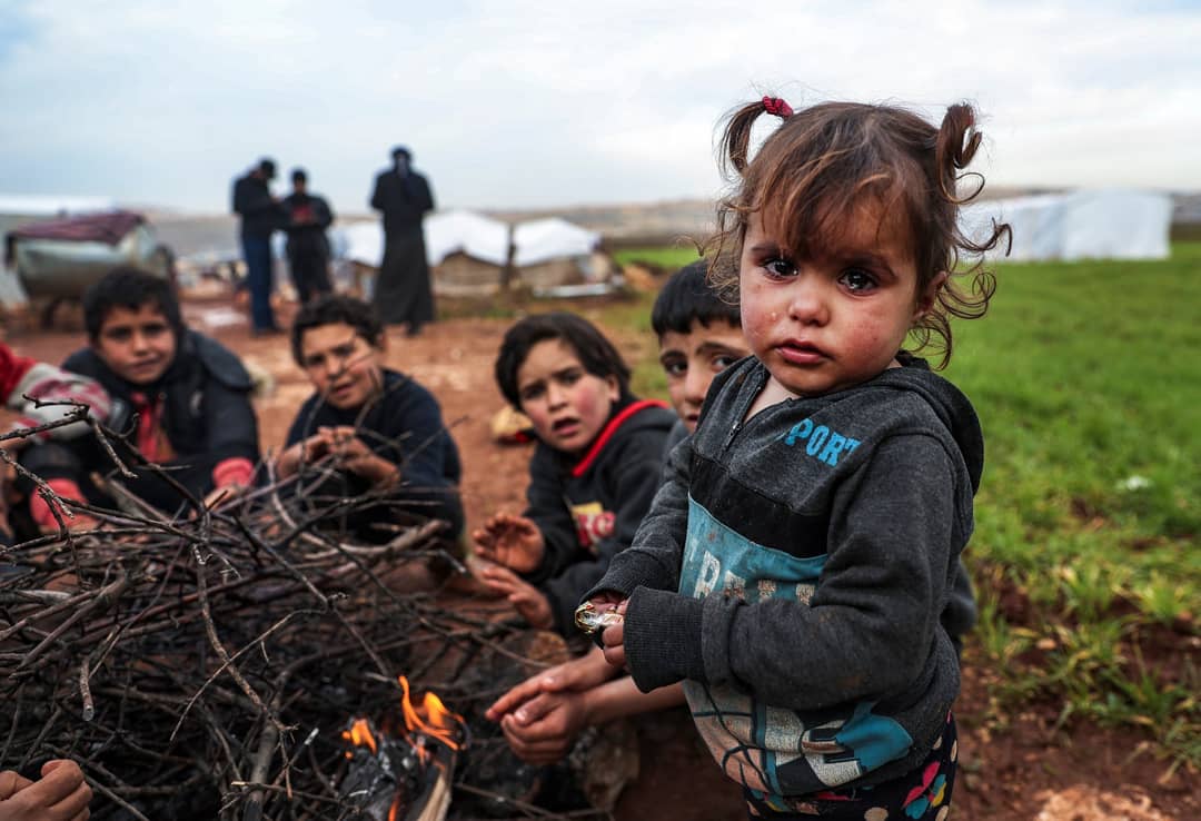 AnasAlshamy10's tweet photo. Children in #camps struggle with the harsh winter in northern Syria 
 #Idlib #Syria 
Ph: Esra Hacıoğlu https://t.co/mQqCNDEMcm