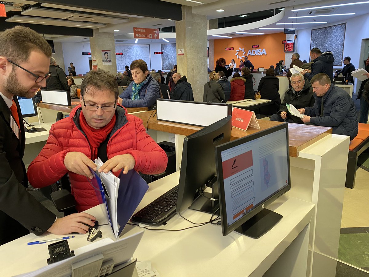 lorin_ymeri's tweet image. ADISA pjesë e #REVOLUCIONIDIGJITAL2020 📲💻 në ofrimin e shërbimeve publike! Tashmë në të gjitha Qendrat ADISA ofrohet asistencë e plotë për qytetarët për 472 shërbime online. #sherbimepublike për #ShqipërinëQëDuam