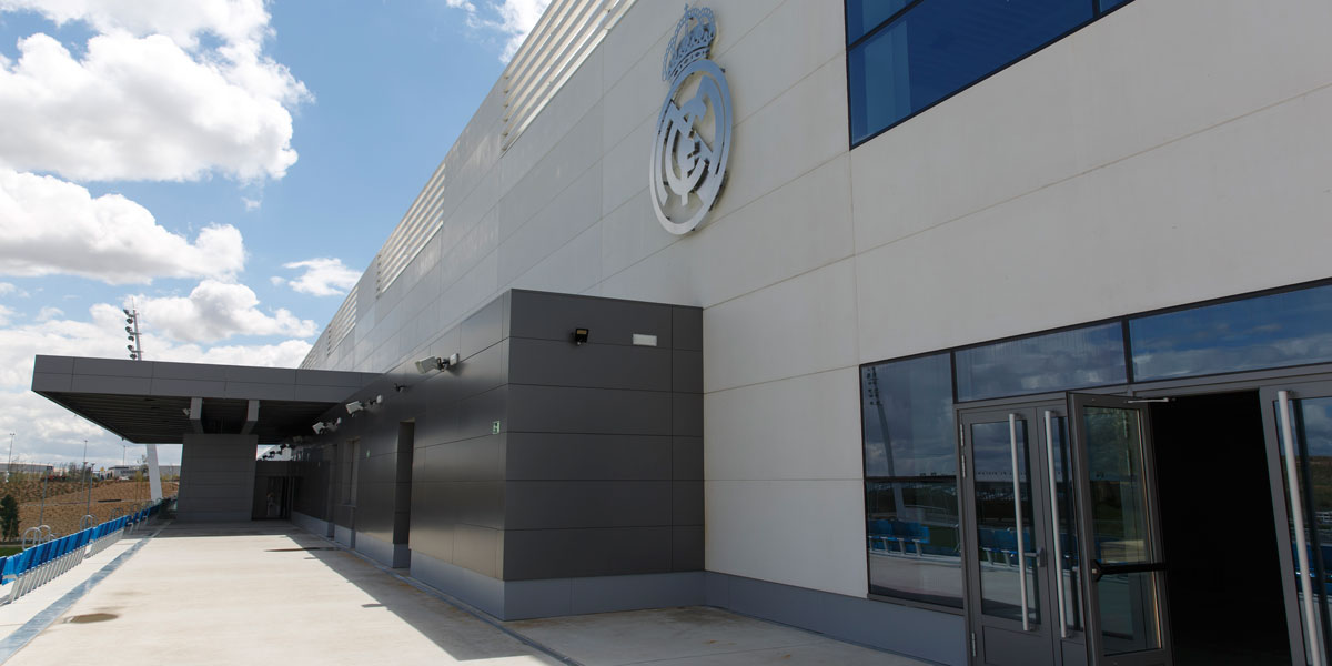 hd_materialsES's tweet photo. Materiales de vanguardia en el Pabellón @realmadrid Arena https://t.co/fKCDfOKQPr #instalacionesdeportivas #infraestructuras #innovación #TXActive #iactive #fotocatálisis #juevesdearquitectura https://t.co/R18dL7vOvX