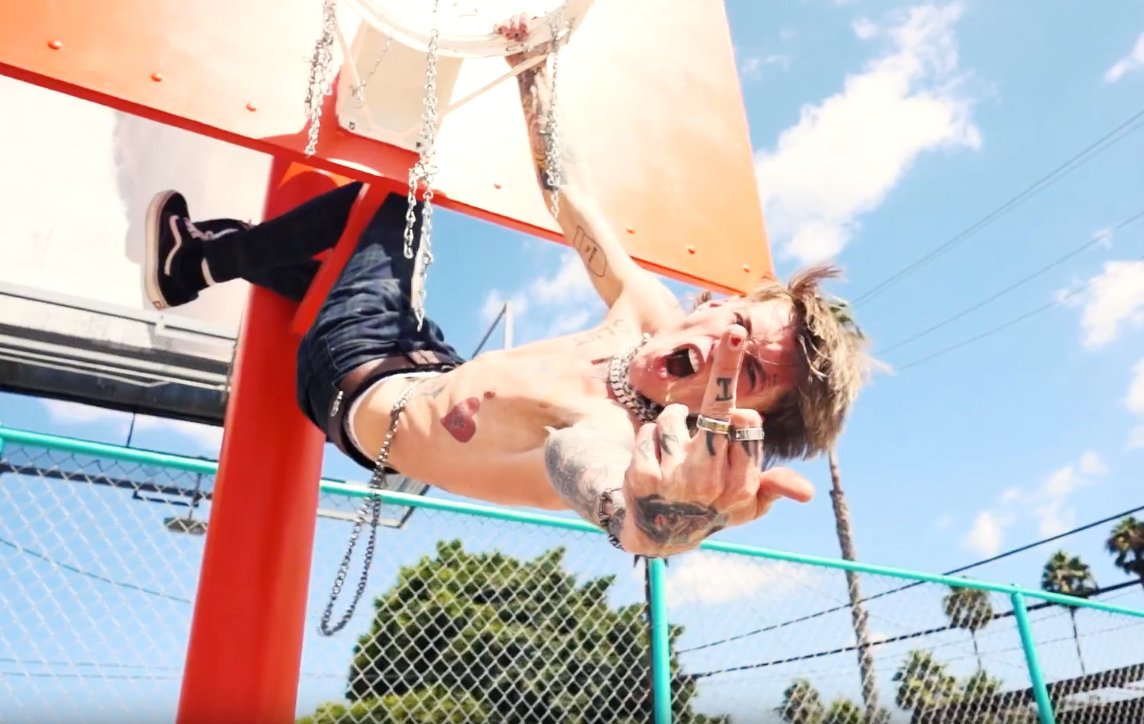 ELEVATOR_'s tweet photo. SUBMITTED: James Curley – DANNY GLOVER THUGGER (Music Video)

[ @jurleycames @GettaBeats ]

 https://t.co/r1w4IcX9yE https://t.co/enfNCra9ok
