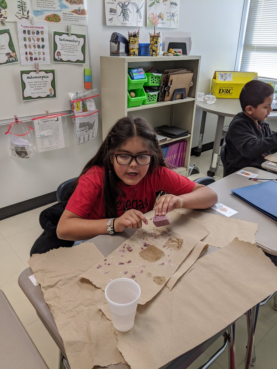 MurrinVeronika's tweet photo. These 4th graders are really "digging" our science experiment today! They're experiencing the difficulty that geologists face when digging for rocks and gems. It's really hard work!!!! @VV_Voyagers #enjoytheview #viewourstory https://t.co/dyZ1Nhbr39
