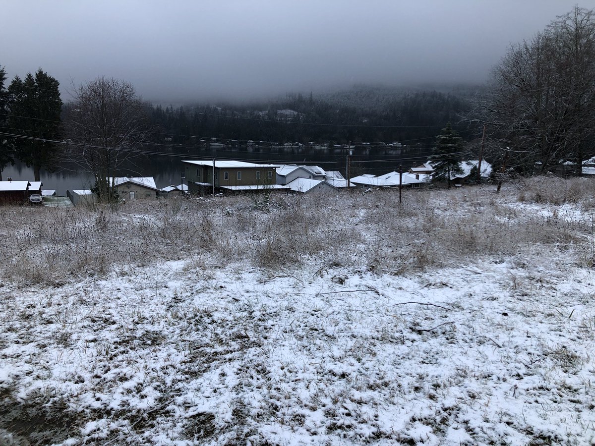 photog44's tweet photo. Snow showers at lake Samish @KIRO7Seattle https://t.co/IEMw5a8Vrs