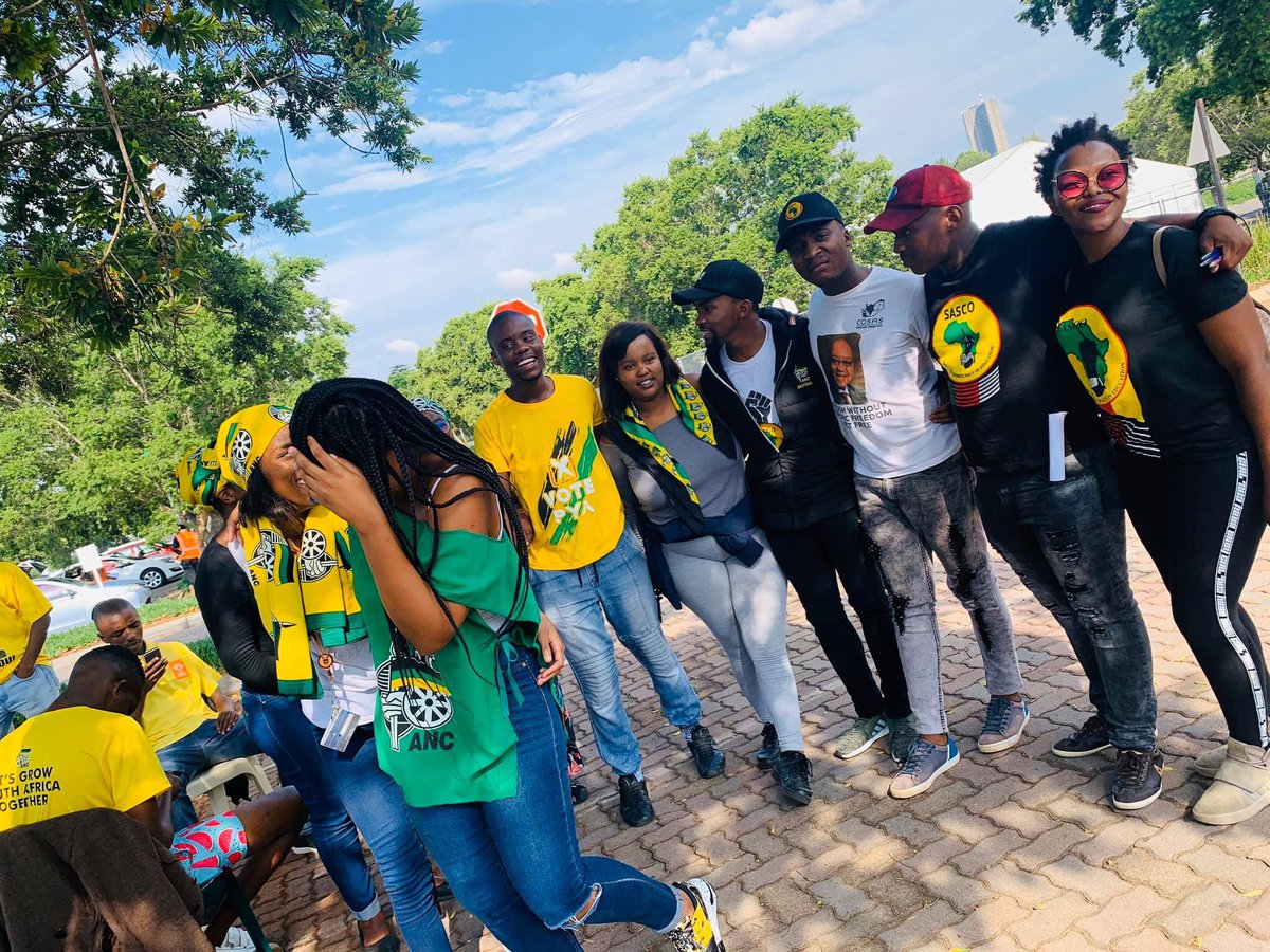 SASCO_Gauteng's tweet photo. SASCO University of Johannesburg Harry Gwala branch (Kingsway Campus) Right to learn volunteers.
#OneStudentOneSASCO
#SASCOGauteng https://t.co/0HPZQ4BJAn
