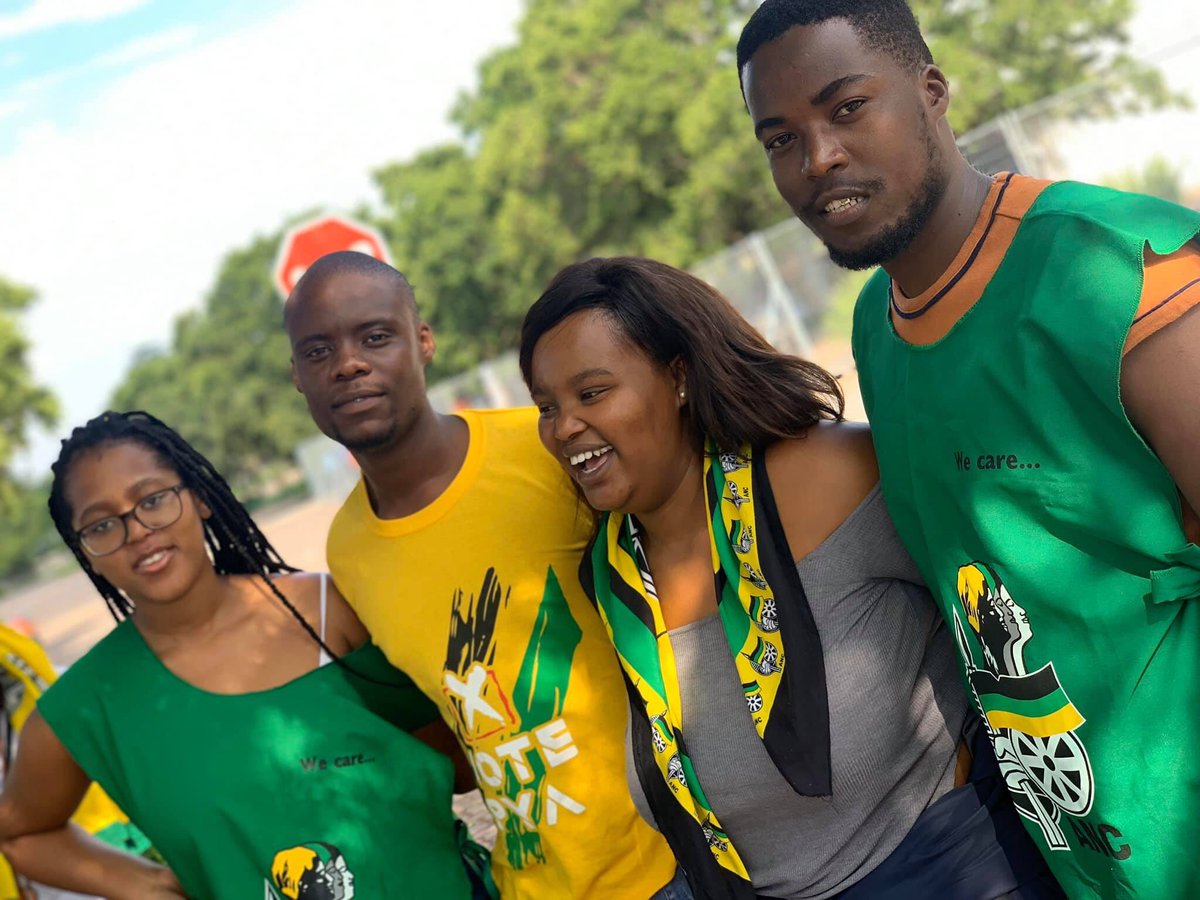 SASCO_Gauteng's tweet photo. SASCO University of Johannesburg Harry Gwala branch (Kingsway Campus) Right to learn volunteers.
#OneStudentOneSASCO
#SASCOGauteng https://t.co/0HPZQ4BJAn