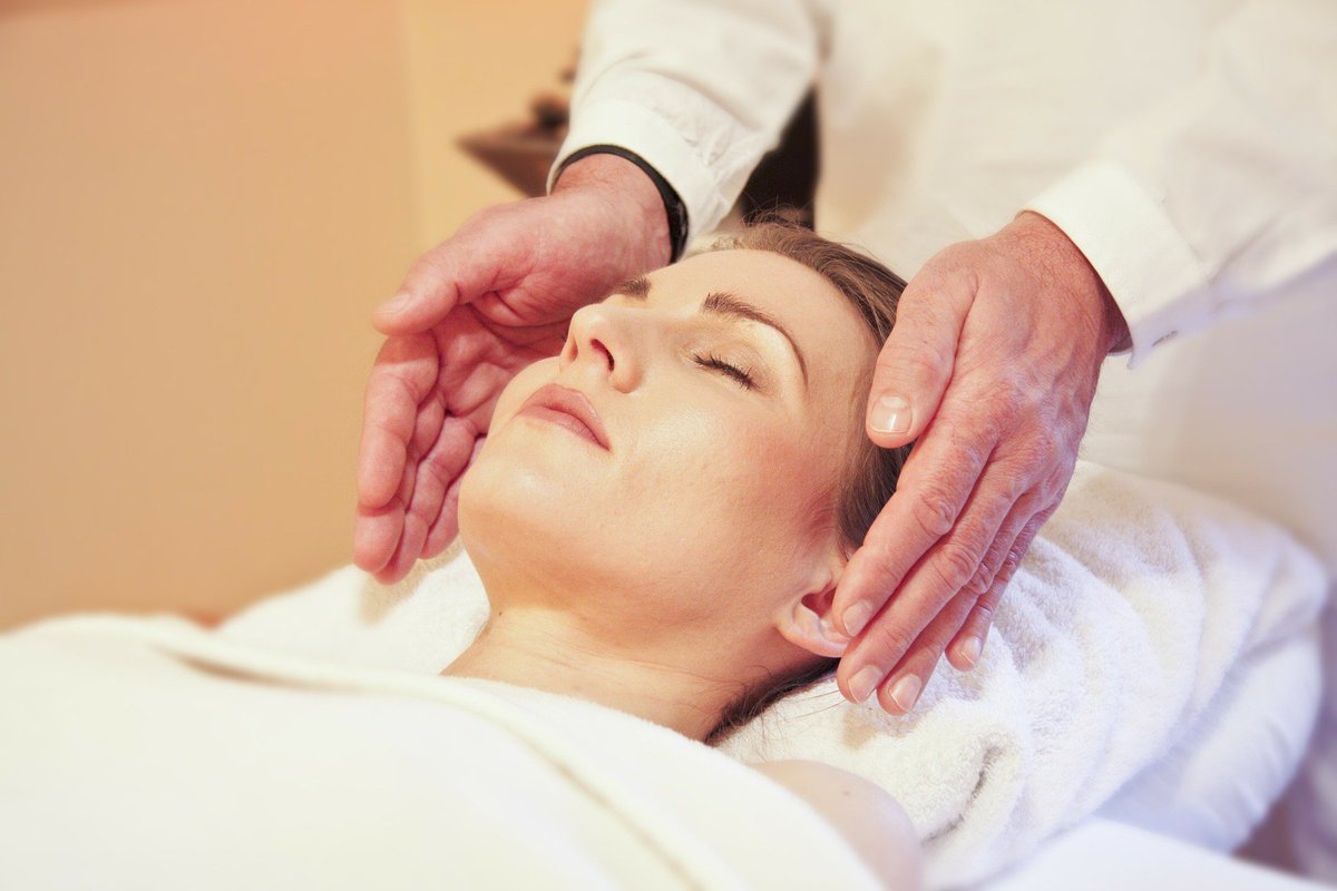 WOULD YOU LIKE TO BE A CASE STUDY FOR OUR THERAPIST MARIA'S REIKI TRAINING? For only a nominal contribution, come and experience this deep healing <a href="/7pm/">Huong Le</a> on Thursday the 9th of January only - text Maria on 07789465941.
