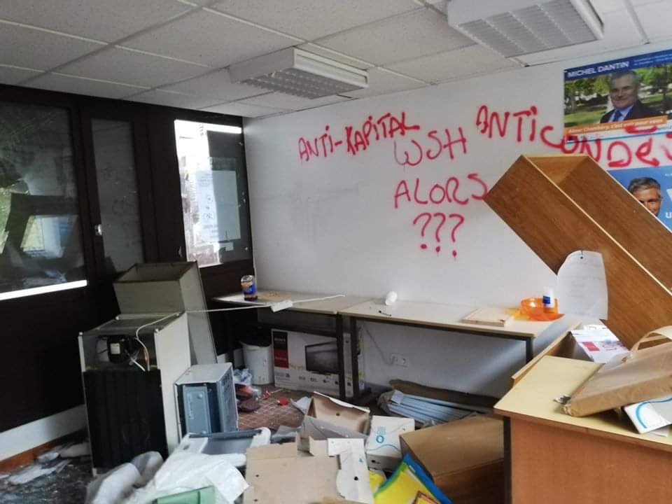 droiteuniv's tweet photo. L'absence de sécurité sur nos campus est de plus en plus visible ! Les dégradations-agressions se multiplient sans que le ministère et les présidents d'université ne réagissent !

Notre réaction suite aux nouvelles dégradations dans notre local sur le campus Jacob Bellecombett ⤵️ https://t.co/iGFsr4luF1