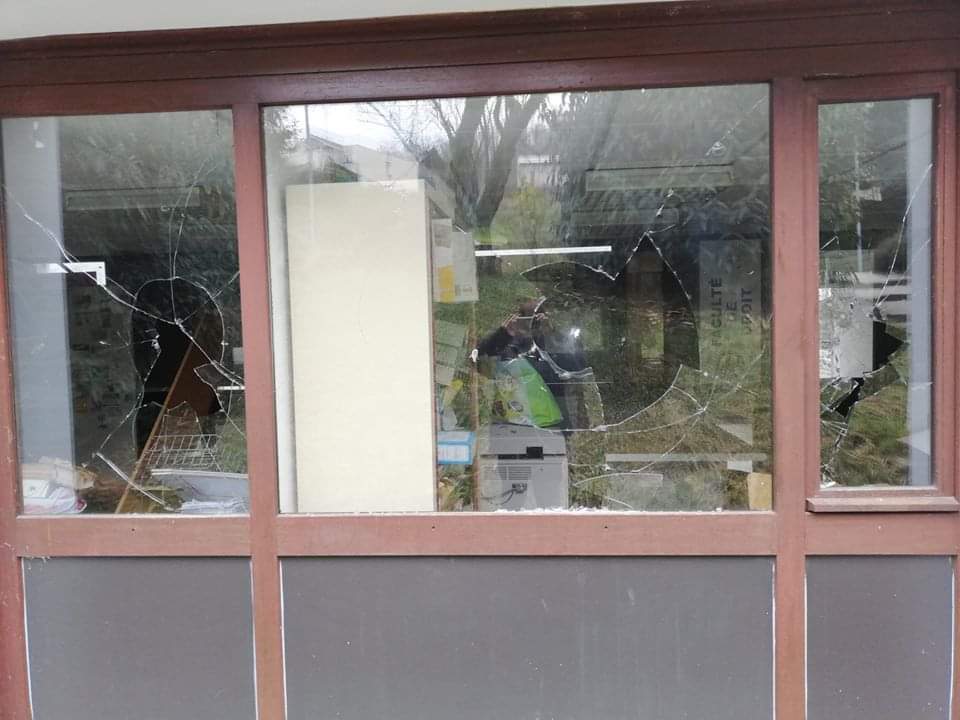 droiteuniv's tweet photo. L'absence de sécurité sur nos campus est de plus en plus visible ! Les dégradations-agressions se multiplient sans que le ministère et les présidents d'université ne réagissent !

Notre réaction suite aux nouvelles dégradations dans notre local sur le campus Jacob Bellecombett ⤵️ https://t.co/iGFsr4luF1