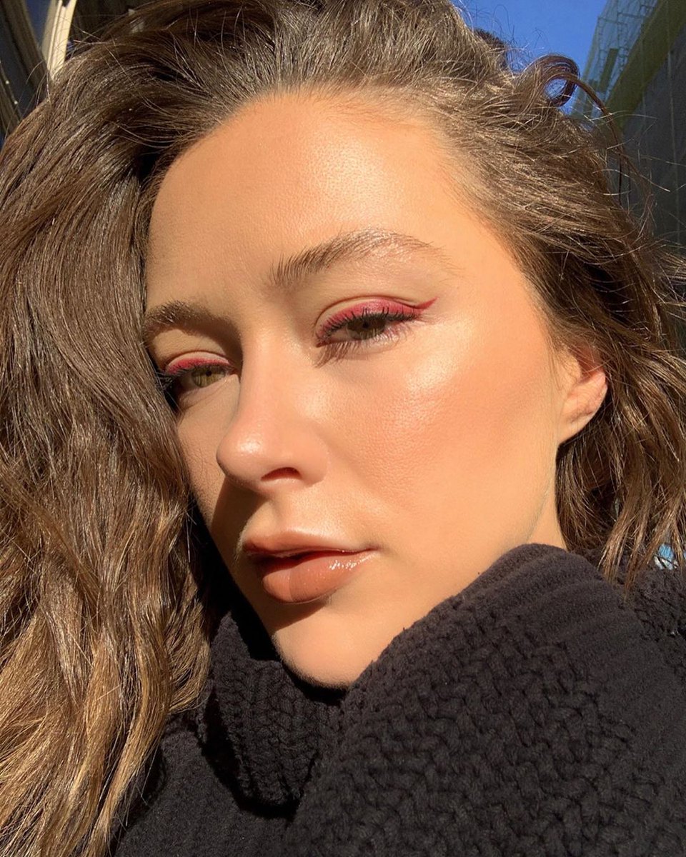 preendotme's tweet photo. Try new looks and #BounceWithBare! This look features the "Crimson Sunset" from the Dusk Eye Shadow Palette to create the eyeliner wing and "Coral Cloud" Blush on the cheeksβ¨ π· @corrinereed
This post is part of the #PreenMeVIP program in collab with @bareminerals #ad https://t.co/mFC5Zrluef