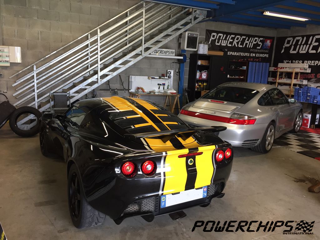 Powerchips1's tweet photo. De passage à notre garage Powerchips, une superbe Lotus Exige S2 ! 🤩
L'Exige S2 est équipée du fantastique moteur 1800cc VVTL-i d'origine Toyota qui développe 192 à 260 CV. Mais çà c’est avant de passer à la reprogrammation ! 👍
#powerchips #lotus #elise #reprogrammation #reprog https://t.co/XLWQ6sjSZz