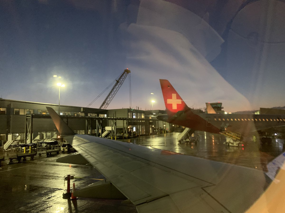 On my way back from London. Last few days at <a href="/DecathlonUK/">Decathlon UK</a> have been fun and exhausting, but very happy to go home

Ah yes, and the legendary #wingshot for <a href="/hellemans/">Arnout Hellemans</a> to share with some guy named Jon. 🛫