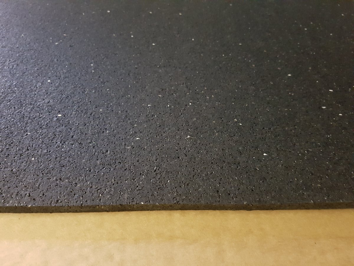 Gummiboden - Bodenschutzmatten aus Gummigranulat mit hoher Dichte für Sport und Hantelbereiche oder als Unterlage für Fitnessgeräte Dicke 8 mm oder Dicke 10 mm.
bit.ly/2QCrBsz
