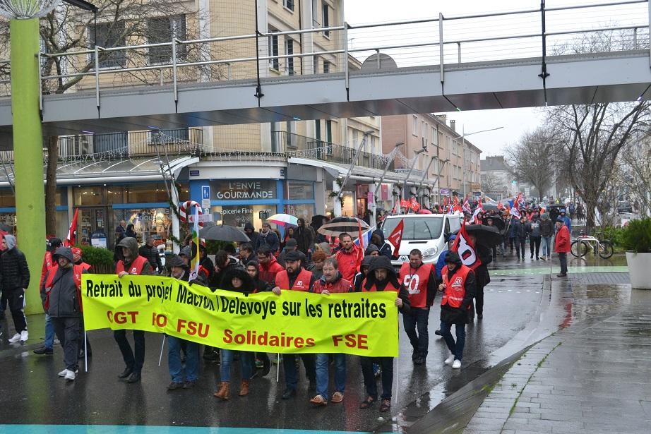 NeoResistant's tweet photo. Impressionnante manifestation à Saint Nazaire !
Aucun incident !
Il est vrai qu'il y avait juste quelques policiers municipaux pour faire la circulation...
#FinDuMondeFinDuMoisMêmeCombat #GiletsJaunes #GreveGenerale #Insoumis #Acte60 #greve9janvier
#Retraites #FiersDeLaGreve https://t.co/vb0E0zWMrQ