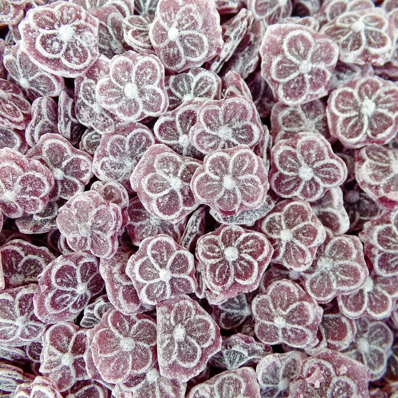 GSouvenirs's tweet photo. Vous aussi vous aimez ces bonbons à la violette ?🤪
A retrouver sur notre site : https://t.co/wye4GQGFBN
#alancienne #bonbon #bonbonretro #bonbonancien #annees70 #annees80 #annees90 https://t.co/7Ch0iNGcW8