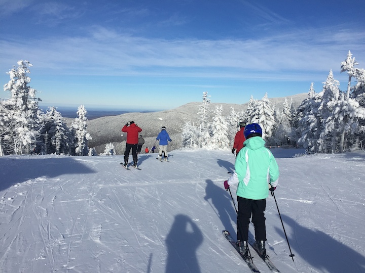 allmtmamas's tweet photo. We’re kicking off 2020 with twenty days of giveaways to help you hit the slopes of Vermont with your family! 

#Win a @BoltonValley 2-night ski and stay! #Giveaway https://t.co/y7xzaIntW5