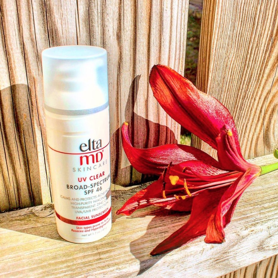 eltaMD's tweet photo. Rushing out the door? EltaMD® UV Clear is a very lightweight and silky formula that may be worn with makeup or alone. Choose from tinted and untinted formulas for daily use.
.
.
@mime.2
#eltamd #skincare #suncare #uvclear https://t.co/LLm8nTzShv