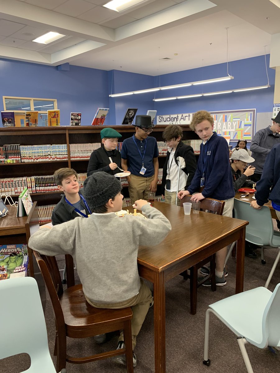 PrincipalWOOdy's tweet photo. Back from break and jumped right in! These 7th grade English students are participating in a Victorian reenactment 👑 #knightsatwork #feelsrighttobeaknight #knightlife #knighttrainer #loveSCschools @BECKBLUEKNIGHTS https://t.co/b4YV3qeUyG