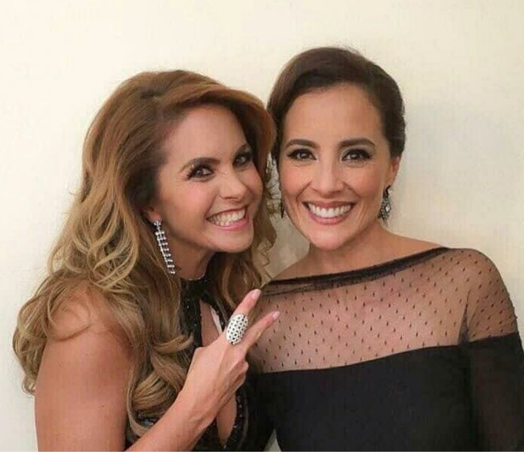 YadhiraLucerina's tweet photo. Que saudade dessas personagem que eu sempre vou amar😊Que saudade de "A DONA"😍♥️
#LUCEROMEXICO
#MARISOLDELOLMO
#FATIMATORRES
#SILVIAPINALMX
♥️😍🥰😘❤ https://t.co/vft8kvqSf3