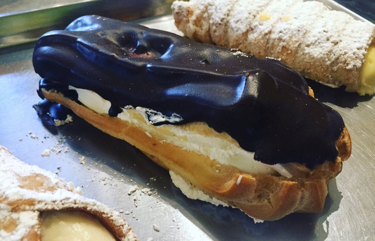 Go on, we won’t tell ;) #dessert #treat #conolli #creampuff #eclair #brownie #hamont #hamiltonishome #murraystreet