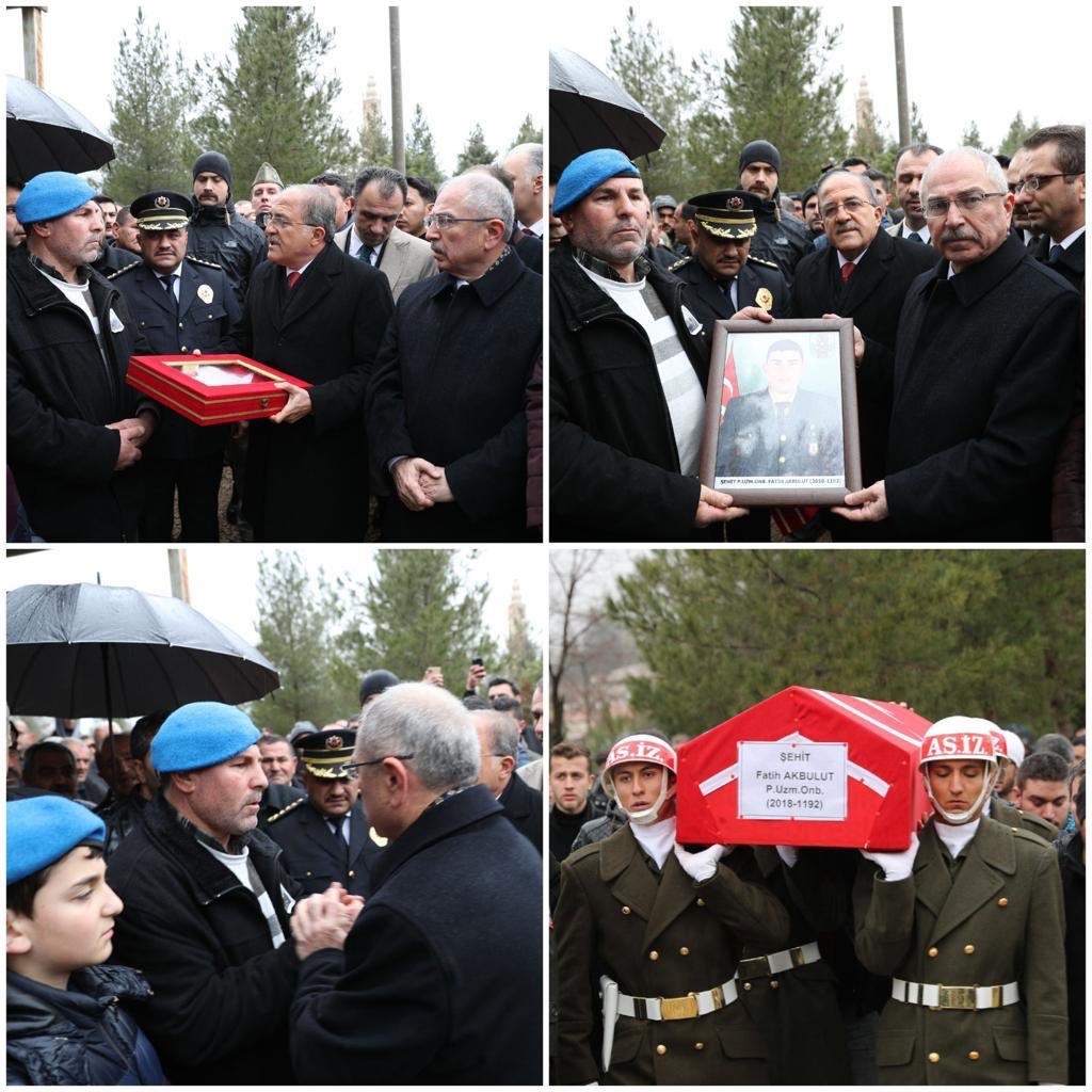 SuayAlpay's tweet photo. Teröristlerin alçakça saldırısında şehit olan uzman onbaşımız Fatih Akbulut milletin duaları ile uğurlandı.Türkiye terörün ve teröristin her türüne karşı topyekün mücadelesinden asla vazgeçmeyecek. Teröristler mutlaka kaybedecek kazanan milletimiz insanlık ve adalet olacak. https://t.co/zWbppfjIbz