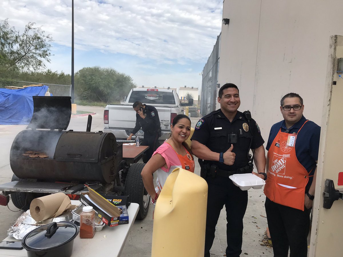 JGatTHD's tweet photo. Store 8519 showing Home Depot’s appreciation for our Mission Law Enforcement with South Texas BBQ!! Fajitas, Sausage, and burgers!!!Thank you for all you do!!! #HD❤️LE @MissionPD @melaniepayneTHD @GilArrambide7 @GutierrezYsela @sonnyboy825 @THDNina https://t.co/Bi9h9jP5ys