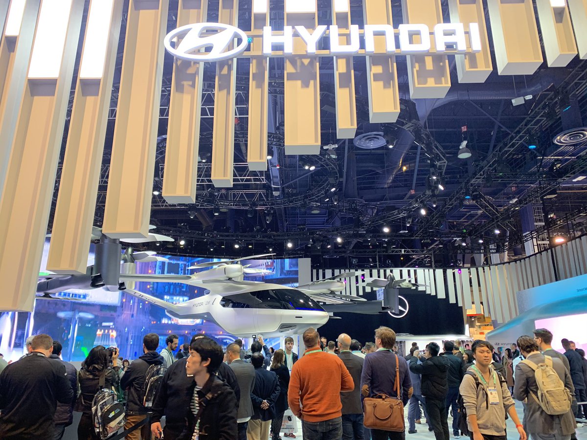 IMMERTECH_360's tweet photo. Deuxième journée pour nous au CES de Las Vegas !#lasvegas @immertech  #ces2020 https://t.co/OnPxh0pKHF