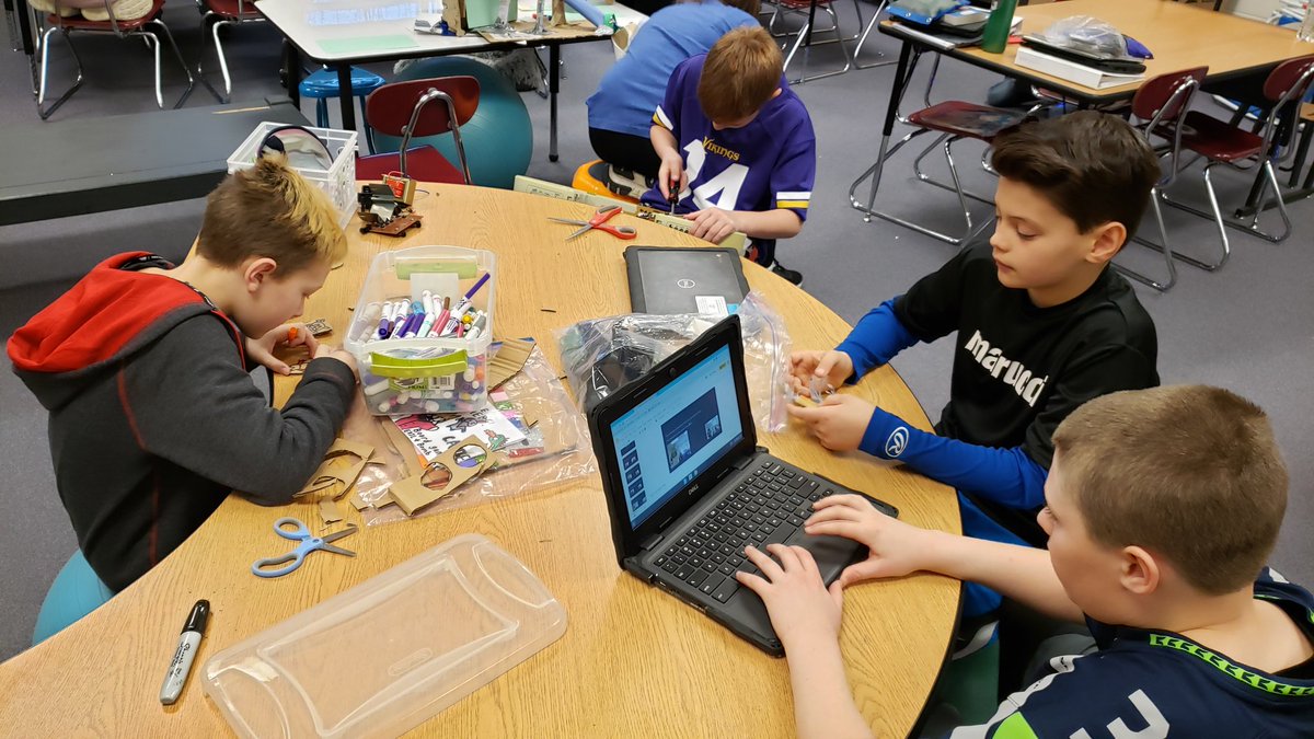 MrsEickman11's tweet photo. Working on using the engineering design process on their MakerSpace projects #makerspace #scienceisfun https://t.co/RmxI157SP1
