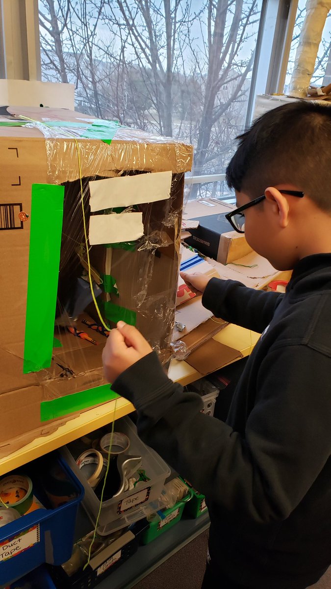 MrsEickman11's tweet photo. Working on using the engineering design process on their MakerSpace projects #makerspace #scienceisfun https://t.co/RmxI157SP1