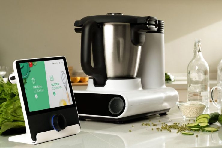 avprestige's tweet photo. Julia, la nueva cocinera inteligente fue presentada en #CES2020. 😮

Un electrodoméstico capaz de cocinar platillos con solo presionar un botón. 🔴

Además reconoce alimentos, valores nutricionales, incluso sugiere recetas.

 🥗🍎#CookingPal https://t.co/7HebMZ4Fzk