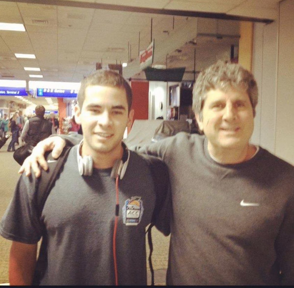 MShaw133's tweet photo. March of 2012 I ran into Leach in the Salt Lake City airport. Forever grateful that he turned around a program that was dogshit the 5 falls I spent in the Palouse #GoCougs https://t.co/7Ubpnrxg3I