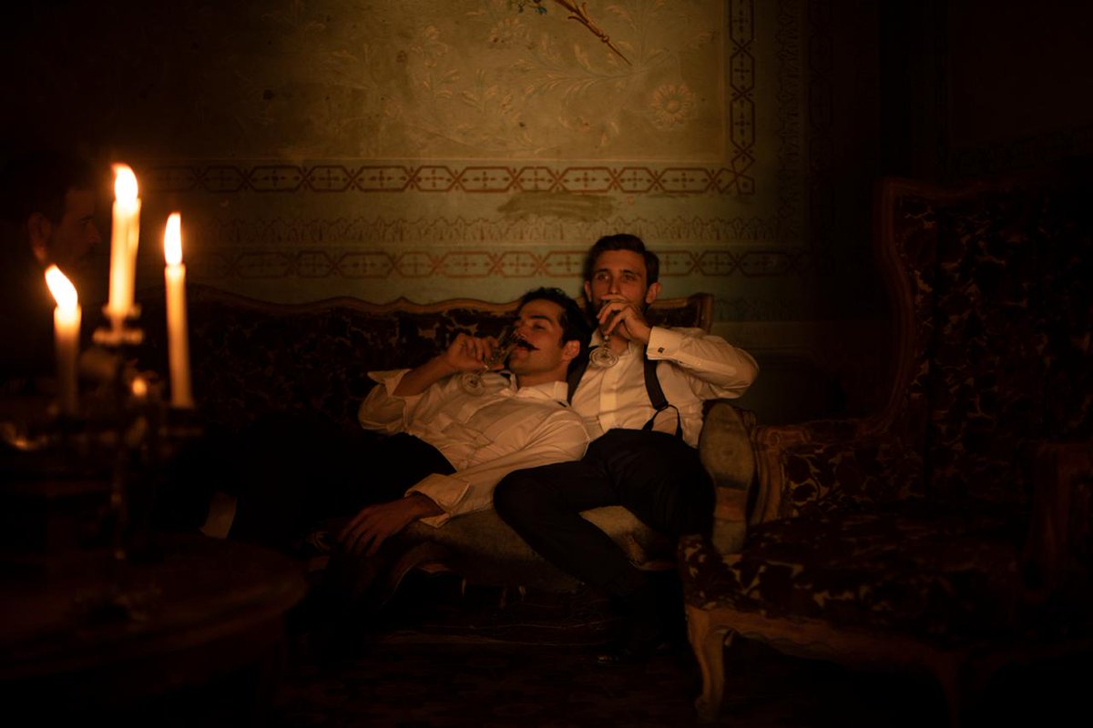 CinepolisDist's tweet photo. 🎬 Algunas imágenes de la imperdible película mexicana “El baile de los 41”, dirigida por David Pablos y basada en la historia real de una sociedad clandestina de homosexuales descubierta durante el Porfiriato.
📌 Próximamente en cines. https://t.co/bo895Hw3nv