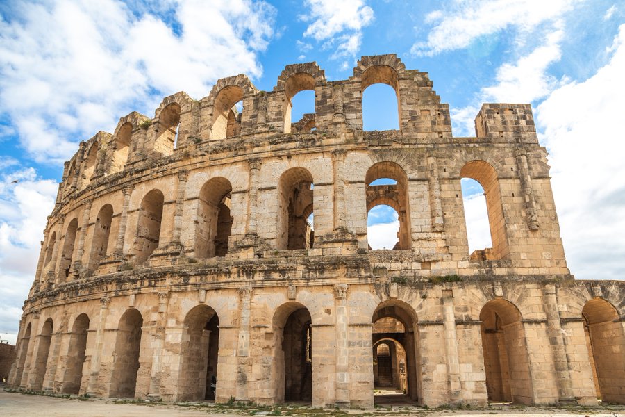 Ihebmejri14's tweet photo. The third largest Roman amphitheatre in the world is not in fact in Italy, but in El Djem, #Tunisia. You’ll feel like a true gladiator walking through the arena if you’re the lucky winner of our #TunisiaWithCivitatia competition! 😉 https://t.co/QJRffkICXE
