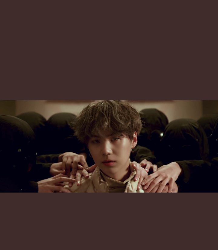 FATIMA89908674's tweet photo. #MAP_OF_THE_SOUL_7 #SUGAINTERLUDE #SUGAWORLD #BTSSUGA #SUGASEXY https://t.co/B2ft3SqKoA