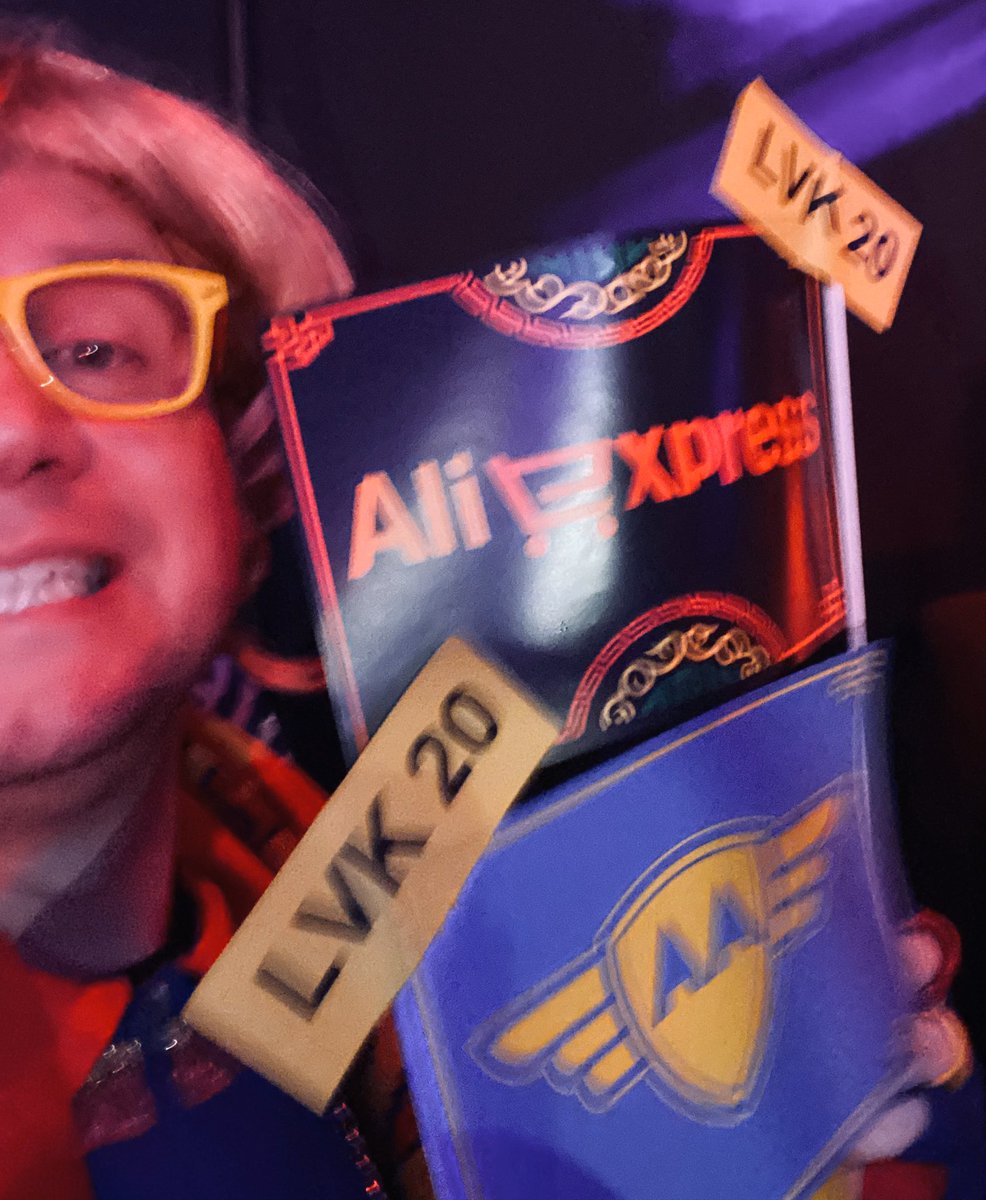 Super aovend in Mestreech mit de ganse crew van <a href="/alaafairlines/">Alaaf Airlines</a> !!#HalveFinale #LVK #MergeOpTillevisie #AlaafAirlines #DuitAliUtExpress