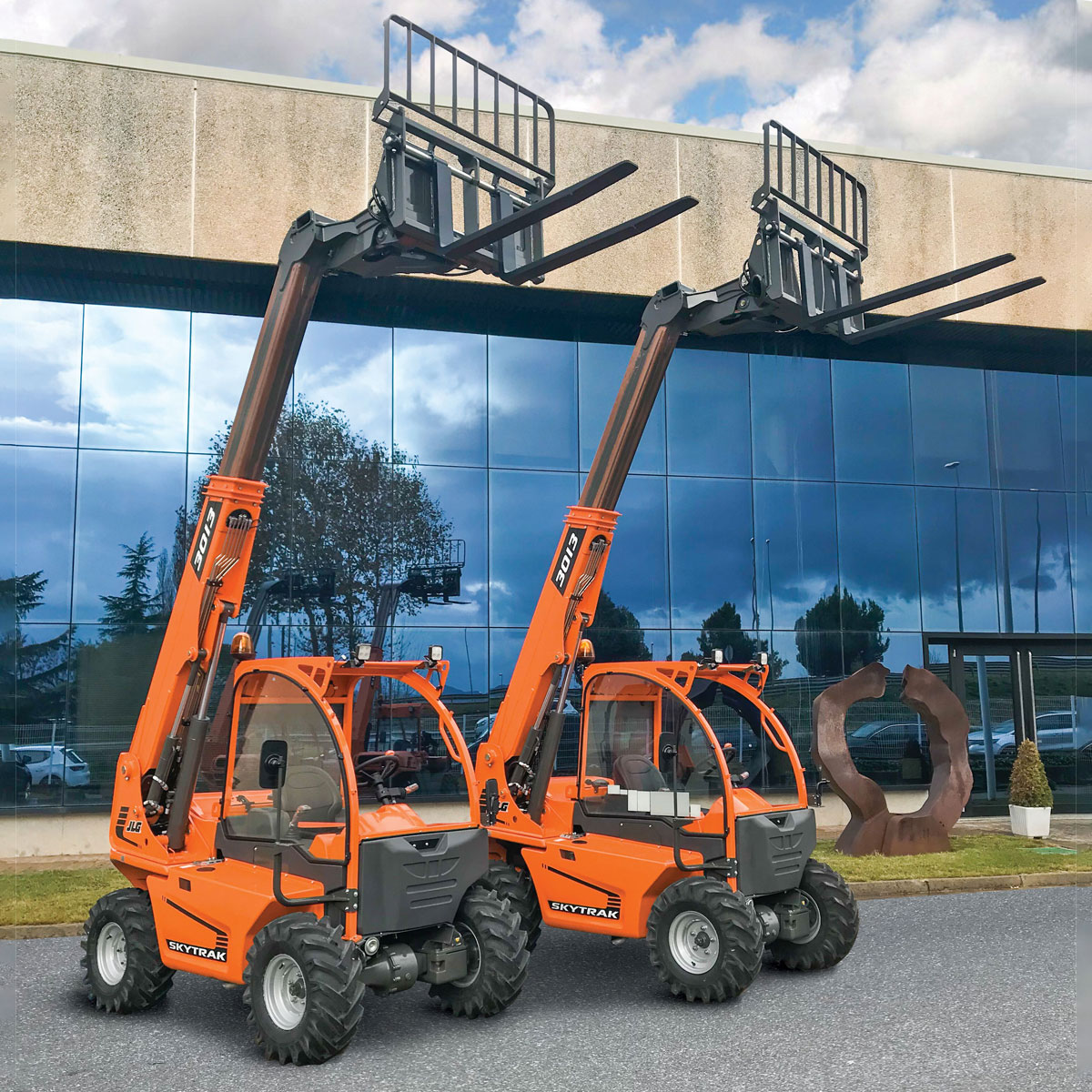 JLG_Industries's tweet photo. Introducing the new SkyTrak® 3013 ultra compact #telehandler! It's ideal for #landscapers, #DIY homeowners and #industrial and #agricultural professionals. Check out the press release and come see it next month at the @ARARentalShow - Booth 5001. https://t.co/lIk8c2pRng https://t.co/2Bawa9Goho