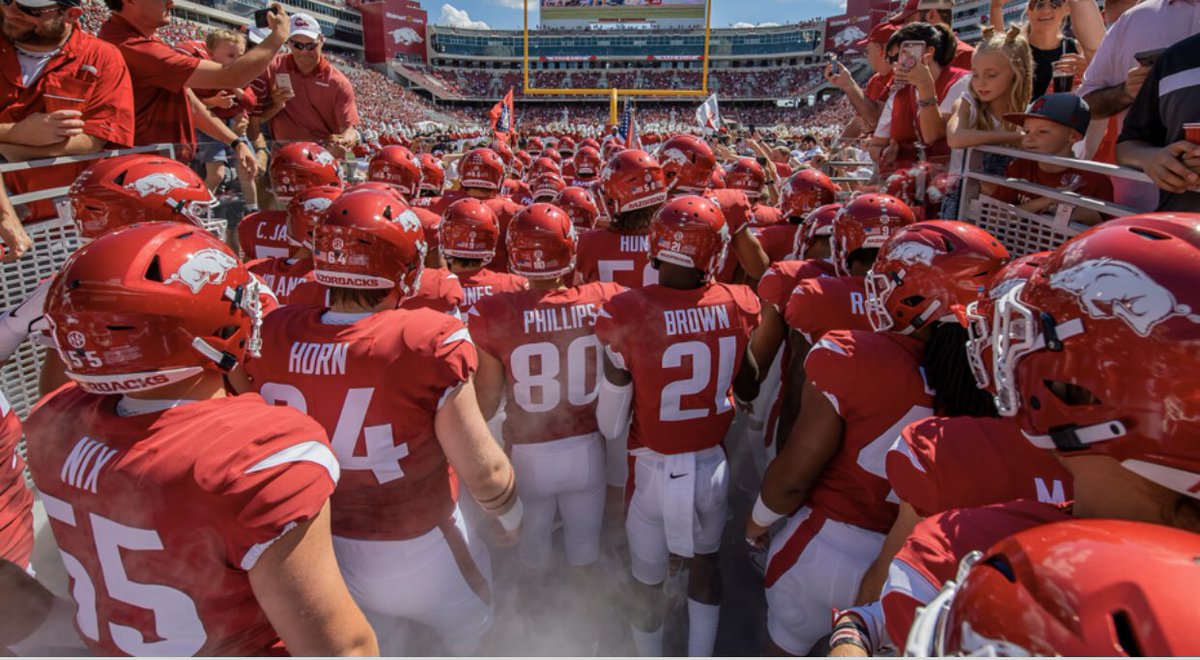 d1highlights's tweet photo. 🚨🚨BREAKING🚨🚨
2021 Bowling Green HS TE @jordandingle21 tells us he has been offered by @RazorbackFB this evening. @CoachSamPittman goes into KY for some talent. @J3MTraining @DecarloWoodmore @JPrince30 @RN_JK808 #WPS #1ELEVEN #CALLTHEMHOGS https://t.co/IgS7dnPSa6