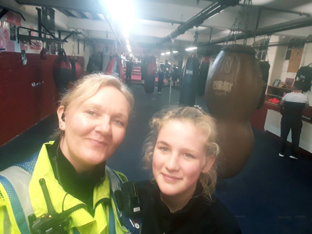 KetteringPolice's tweet image. Excellent community engagement this evening at Kettering Amateur Boxing Club.  This place gives kids a chance to learn discipline and control, gain confidence and get fit.  It can turn lives around. The work these volunteer coaches do is so important. 
#htrc
#friendlyface
#c7001