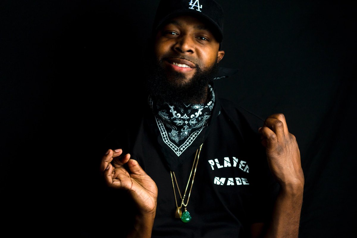 RedRoseClothing's tweet photo. Blk Corduroy LA Rose Snapbacks 🧢 Available Now https://t.co/2ZdW1SMf5z
Street Activist : @DistrictBoySav 
Photographer : @SavsVision 📸
#RedRoseClothing #DBFLYG https://t.co/3Uk9s9GS7X