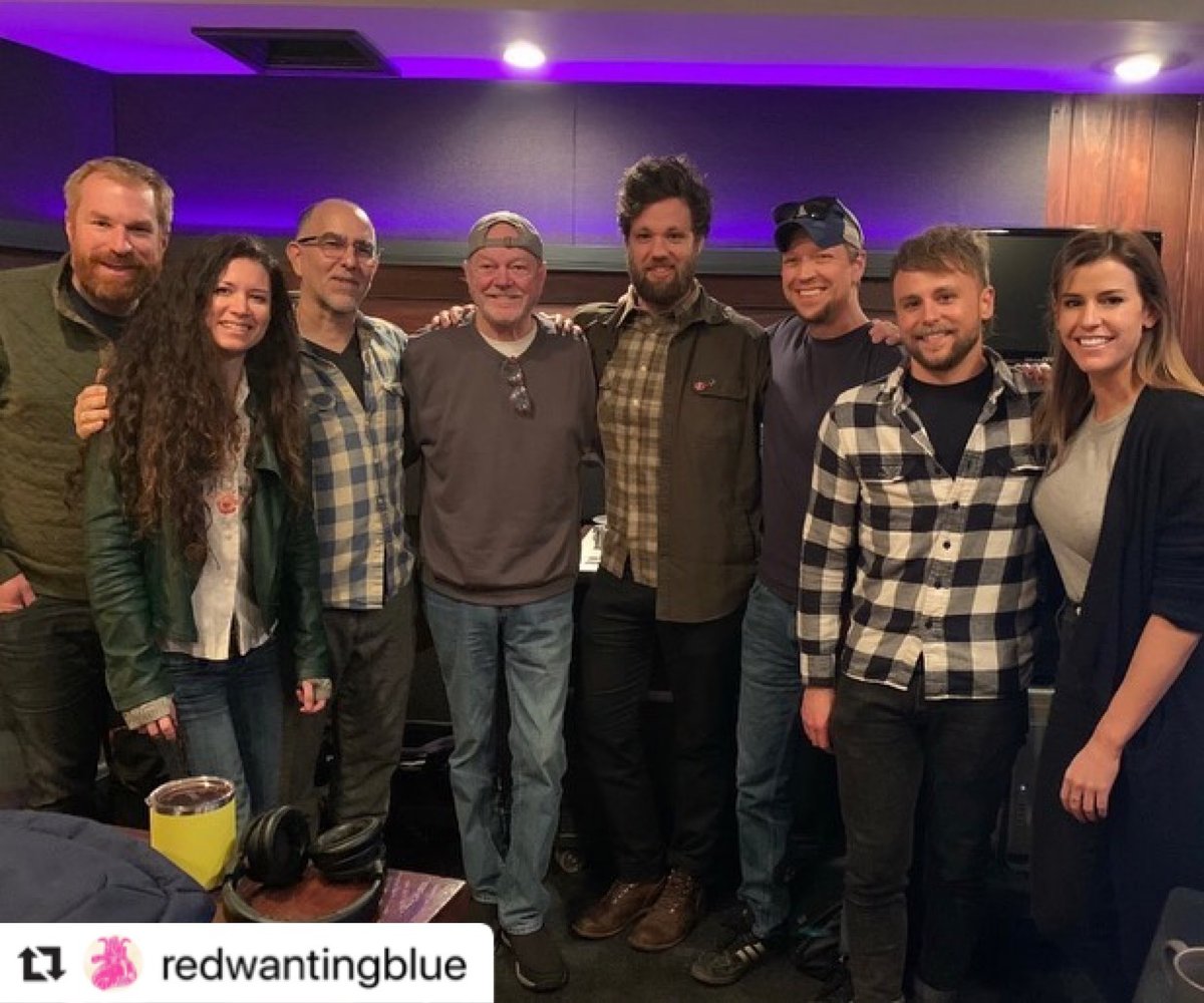 ClearLakeRecord's tweet photo. @blueelan working during the holiday and some amazing stuff! @gregrahm @maryscholz @davedarling1 @rustyyoungpoco @deananshutz @mark_mccullough_ @e_ronious @amyewilcox @redwantinglbue
.
.
.

#audio #musicstudio #instamusic #CLStudio #ClearLake #recordingengineer #Mastering https://t.co/k90LyEvbzP