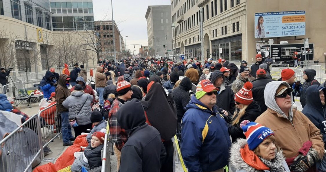 Thousands standing in line outside The Huntington Center for our beloved #POTUS @realDonaldTrump .

#Toledo #ToledoTrumpRally #TrumpinToledo #HolyToledo #ToledoOhio #TrumpinOhio #HuntingtonCenter #KAG2020 #KAG2020Landslide #Trump #MAGA