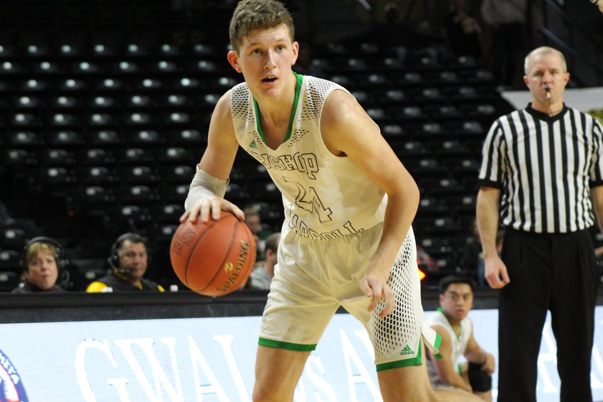 BCCHS_Eagles's tweet photo. Flyer editor Grace Mernagh and photo editor Reagan Smith captured these moments from BCโs pre-Christmas games at WSU. #FlyerThursday #EaglesICT #BCBBall https://t.co/aW0TErwsNk