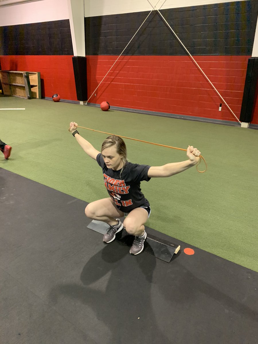 k_kellerstrass's tweet photo. Full ROM w/ some cyclist squats today. Hitting these allows for hypertrophy of the VMO. This is a great exercise for knee stabilization. #BigTeardrop #PHSstrength #BendTheKnee https://t.co/wO1JZFG6RR