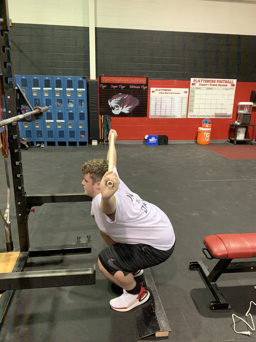 k_kellerstrass's tweet photo. Full ROM w/ some cyclist squats today. Hitting these allows for hypertrophy of the VMO. This is a great exercise for knee stabilization. #BigTeardrop #PHSstrength #BendTheKnee https://t.co/wO1JZFG6RR