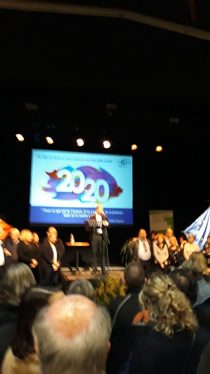 #voeux2020 <a href="/VilleDeQueven/">Ville de Quéven</a>  Classe innovante, Restauration collective avec du circuit court, urbanisme, économie, Démarche numérique... notamment abordés. Bonne année 2020 !