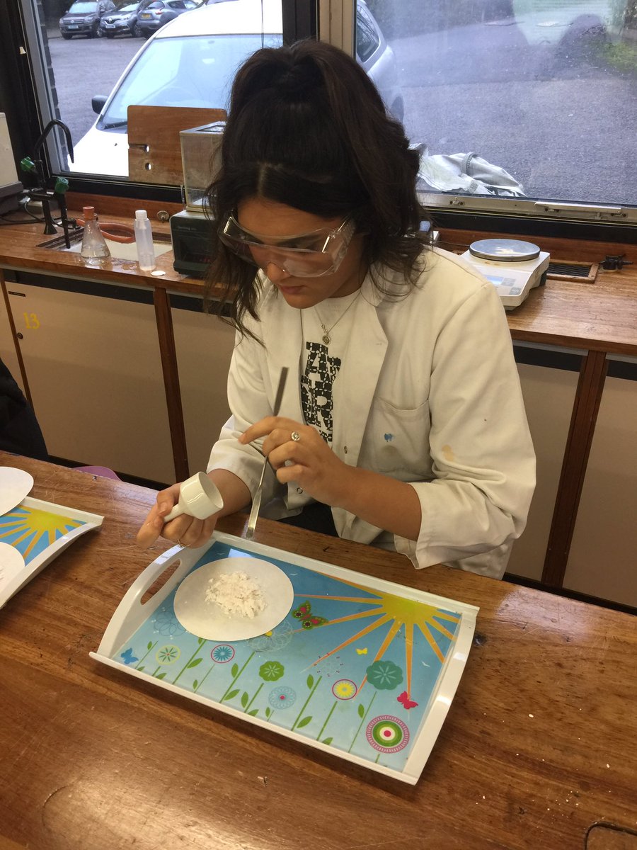 tsc_science's tweet image. Yr13 Chemists making aspirin today! Look at all that sparkle! ❇️ #requiredpractical