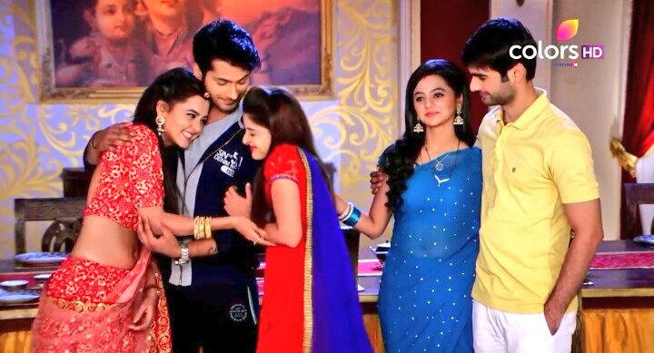 HellyTurkey's tweet photo. 💗💗 #BıçakSırtı #Swaragini #Swara #Shona #Ragini #Helly #HellyShah #HellyTurkey  #TejasswiPrakash #Tejasswi #namishtaneja #namish #Laksh #Raglak #TeMish #VarunKapoor #SwaSan #Parineeta #Rajat #Uttara #ColorstTv https://t.co/sTu9KQ6AvS
