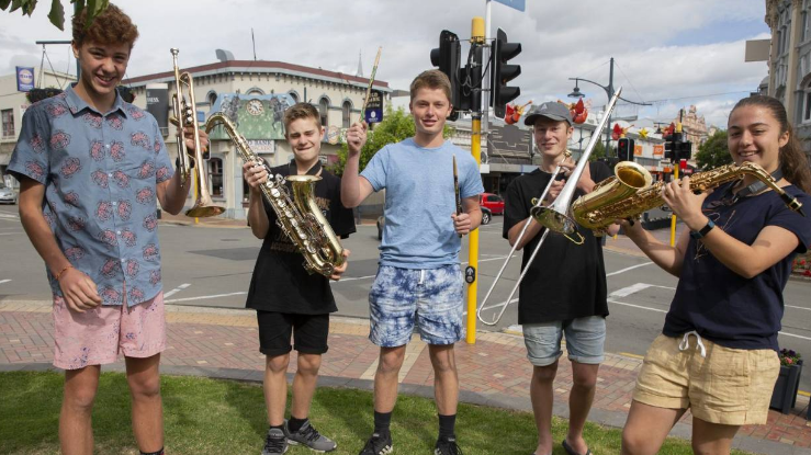 Meet the teenage #jazz group Bring on the Chops who gave #busking a try and got hooked! #streetmusician #Timaru
bit.ly/303YuBL
