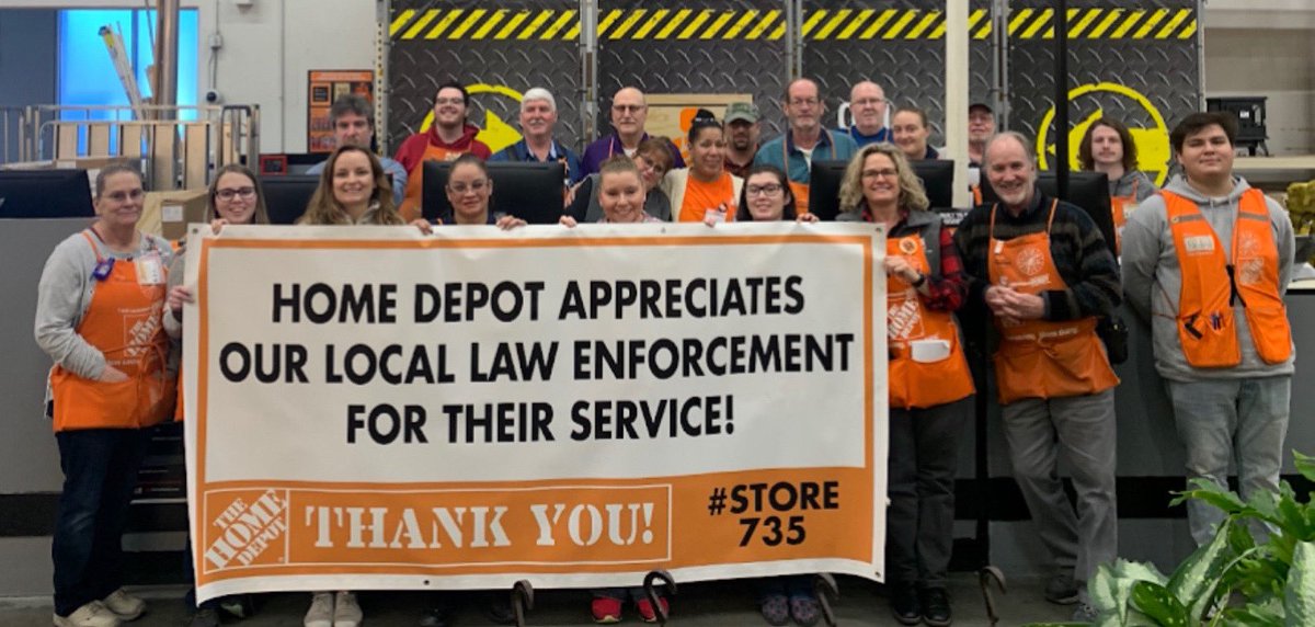 Katie94603725's tweet photo. #HD0735 showing appreciation for our #HendersonvillePoliceDept today for #LawEnforcementAppreciationDay ! Thank you for all you do ๐๐ป๐ฅณ @NickieWilhelm @kmn293 @v_shaye @ScottRoop https://t.co/AzOAYTVI4C