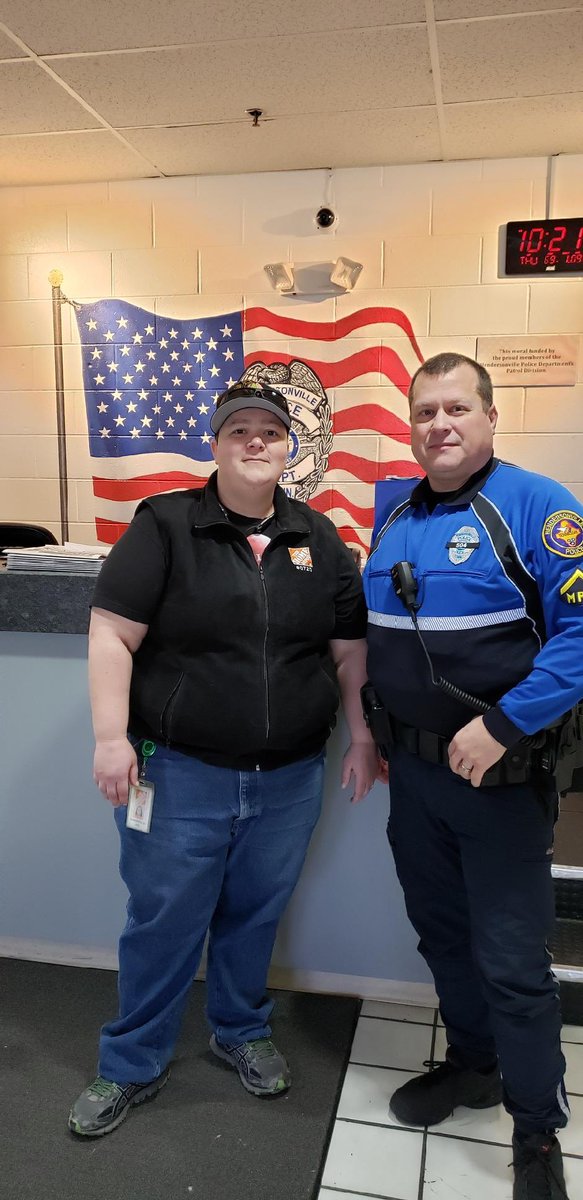 Katie94603725's tweet photo. #HD0735 showing appreciation for our #HendersonvillePoliceDept today for #LawEnforcementAppreciationDay ! Thank you for all you do ๐๐ป๐ฅณ @NickieWilhelm @kmn293 @v_shaye @ScottRoop https://t.co/AzOAYTVI4C