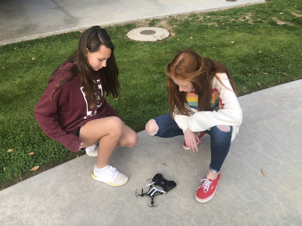 jtlyons506's tweet photo. 6th Ss @SVViperPride are learning how to fly drones. Once they master the basics of flight, they will begin learning how to program the drones. @DVUSD #STEM #DroneEd https://t.co/uymYwRFZjy